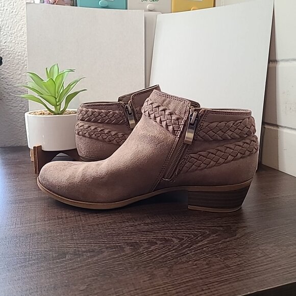 Life Stride Memory Foam Ankle Boots 7.5 Size Sandy Brown Ladies Pre-Owned Office - Picture 6 of 8